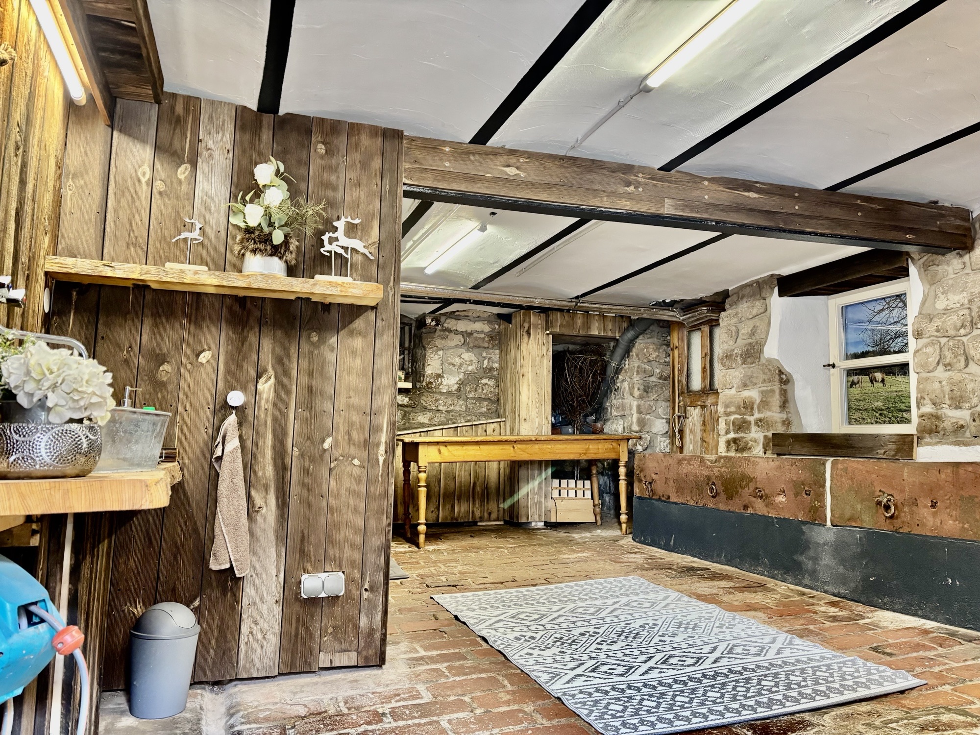 Kellerraum mit Dusche und WC