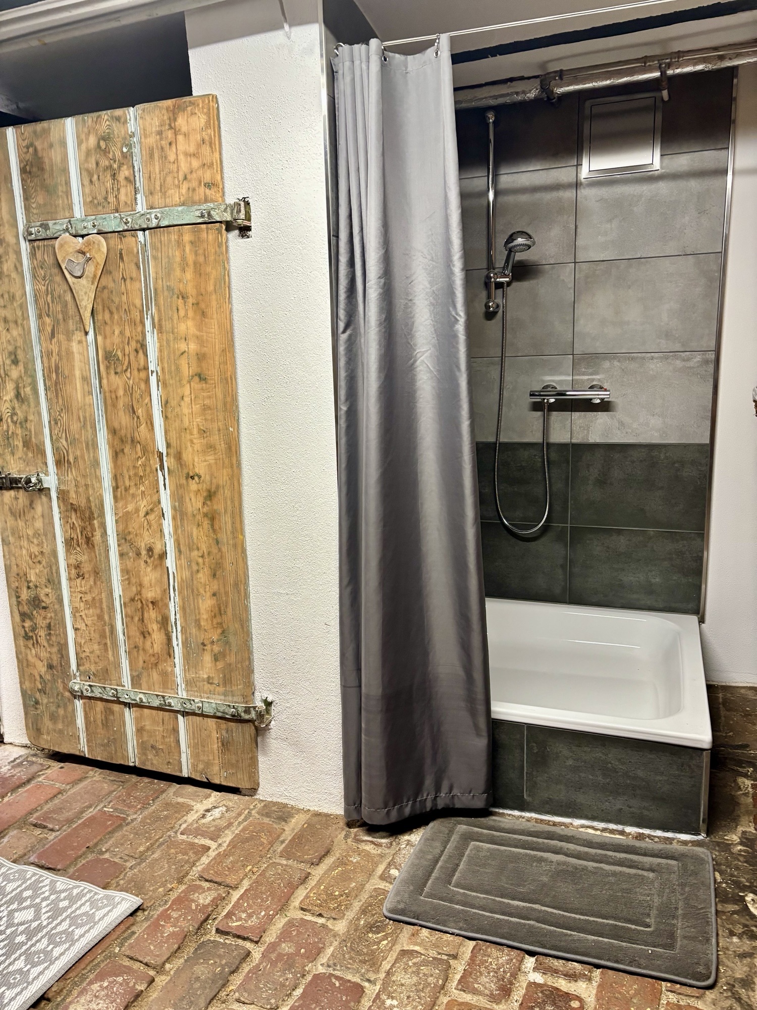 Kellerraum mit Dusche