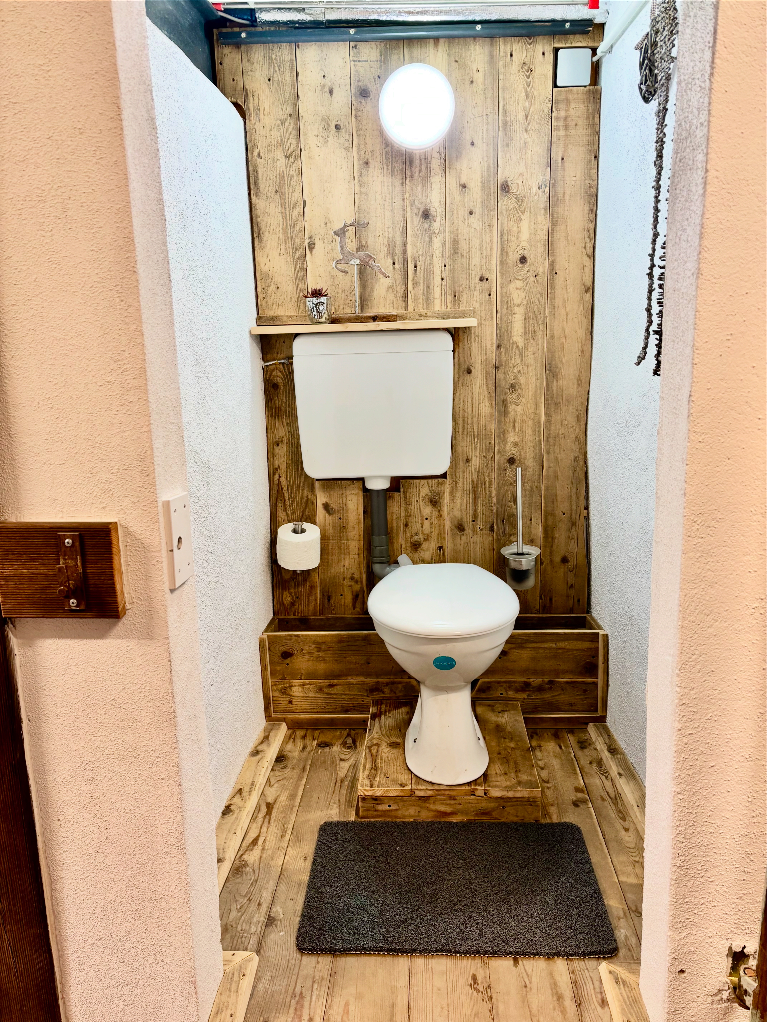 Kellerraum mit Toilette